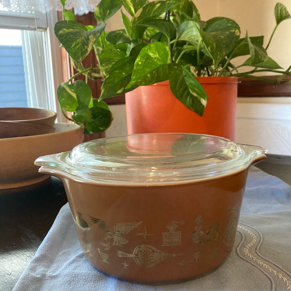 Vintage Pyrex 1 Quart bowl w glass lid